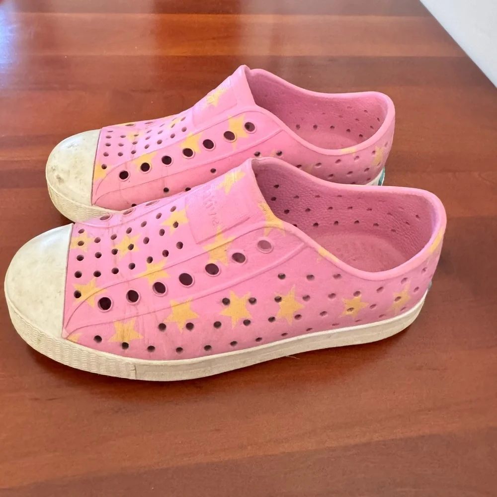 Kids Pink Star Slip-On Native Shoes